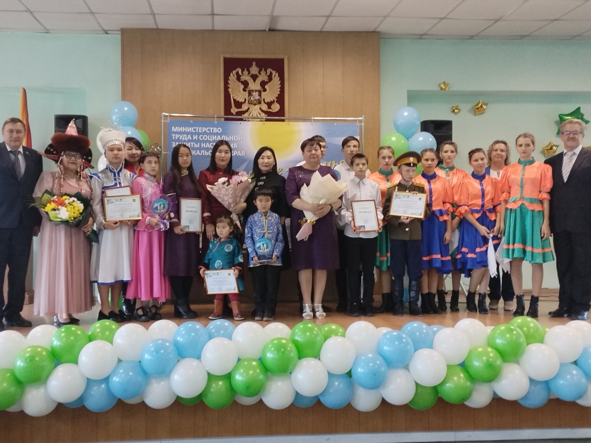 Начальник отдела аппарата Уполномоченного по правам ребенка поздравил победителей Слета замещающих семей  